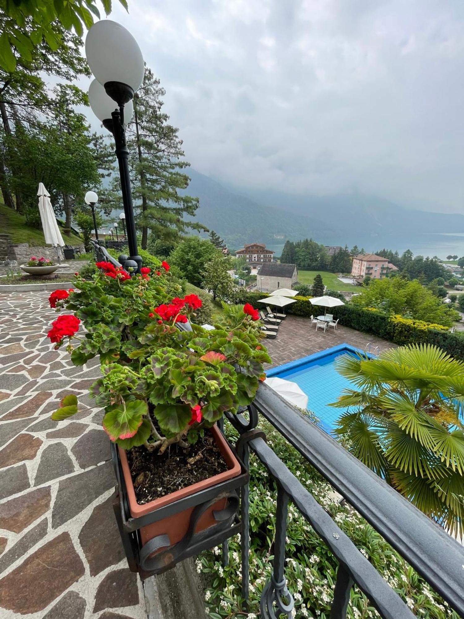 Hotel Miralago Wellness - Adults Only Molveno Exterior foto