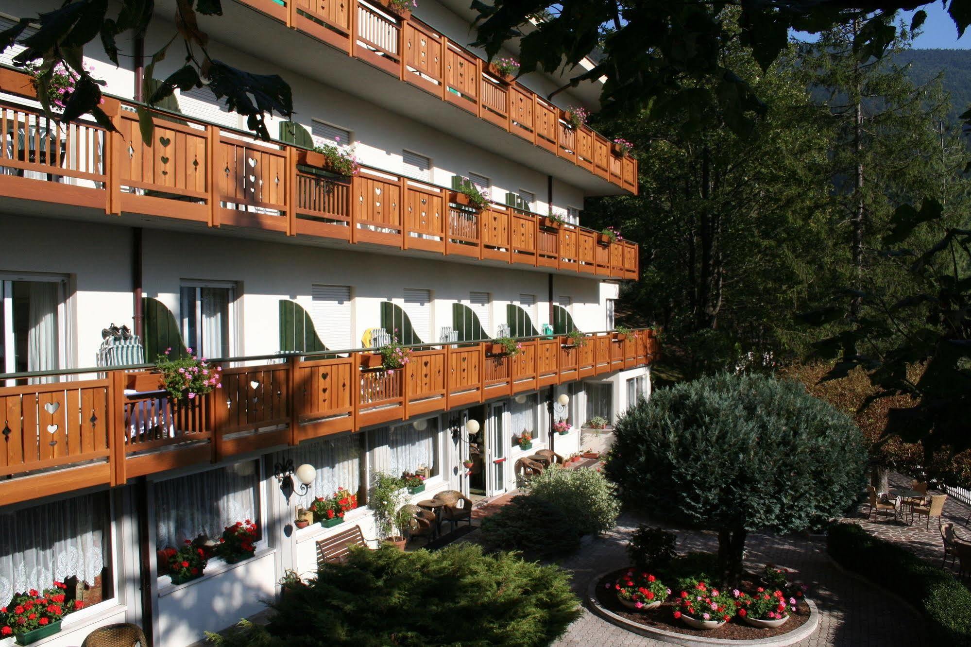 Hotel Miralago Wellness - Adults Only Molveno Exterior foto